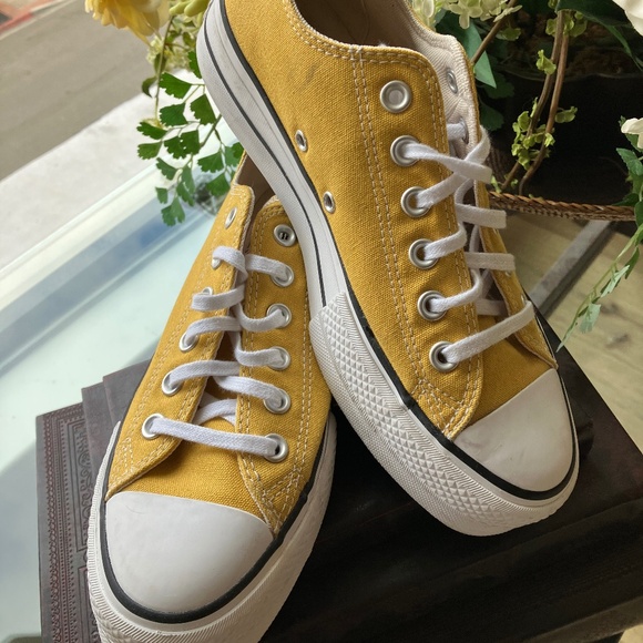 Chuck Taylor Platform Yellow Canvas Sneakers- Size 7.5